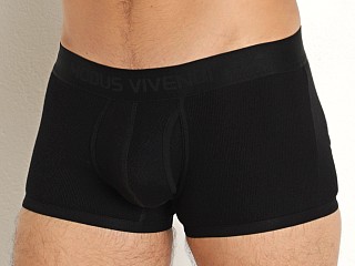 Model in black Modus Vivendi Organic Boxer