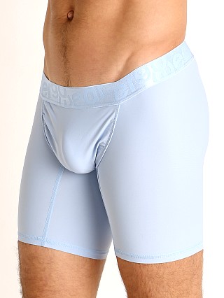 Model in cerulean Ergowear FEEL XV Midcut