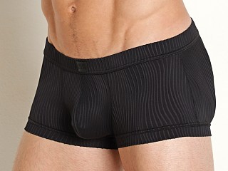 Model in black Modus Vivendi Curved Line Trunk