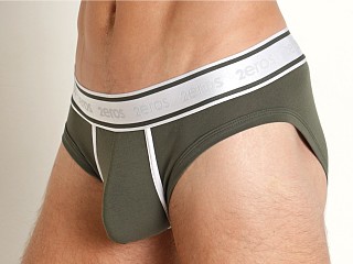 Model in deep depths green 2eros Titan Brief