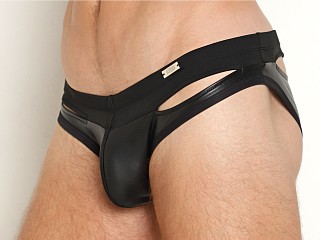 Model in black STUD Braun Brief