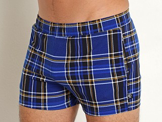 Model in black/blue Timoteo Cabin Fever Plaid Short