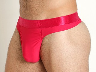 Model in raspberry Ergowear FEEL XX Thong