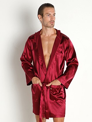 Model in wine Modus Vivendi Core Satin Robe