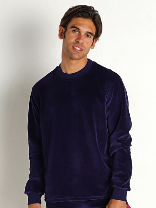 Model in marine Modus Vivendi Velvet Sweatshirt