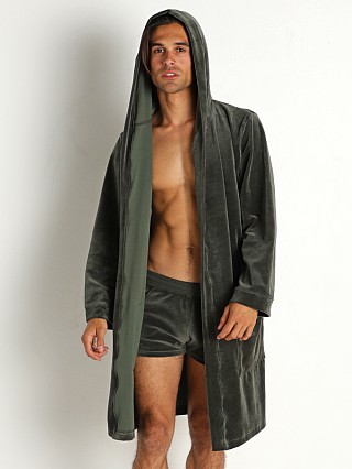 Model in khaki Modus Vivendi Velvet Robe