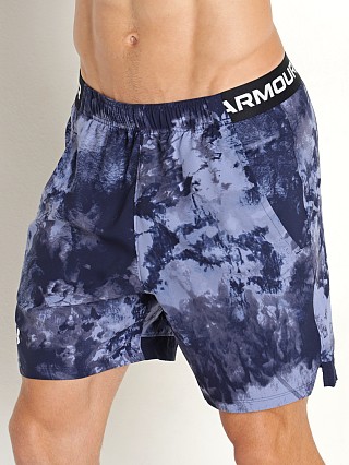 Model in midnight navy/white Under Armour Vanish Woven 6" Printed Shorts