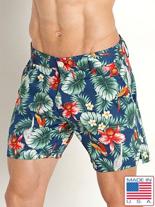 Model in navy parrots LASC Cotton 6" Shorts