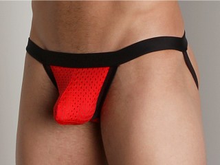 Model in red/black Tulio Power Pouch Clubber Mesh Jockstrap Red