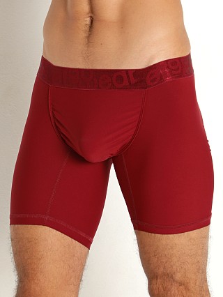 Model in burgundy Ergowear FEEL XV Midcut