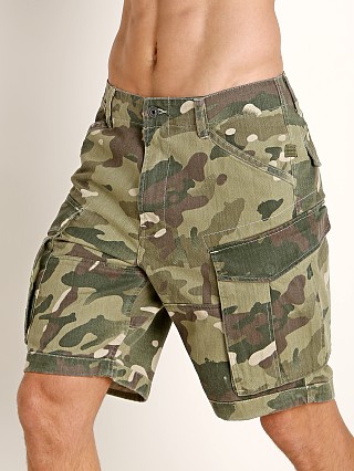 Model in khaki/army green ao G-Star Rovic Nozzle Camo Relaxed Shorts Khaki