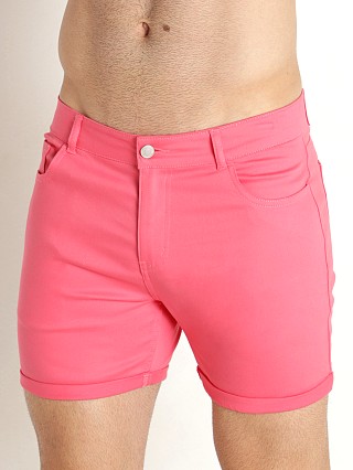 Model in pink Timoteo Coral Sands 5-Pocket Short