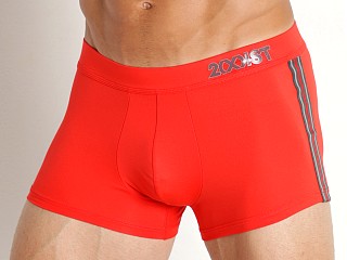 Model in poppy 2xist Side Stripe No Show Trunk