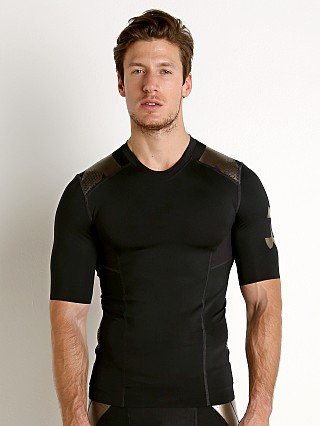 Model in black/metallic sepia Under Armour Perpetual Powerprint Half Sleeve Shirt Black/Metal