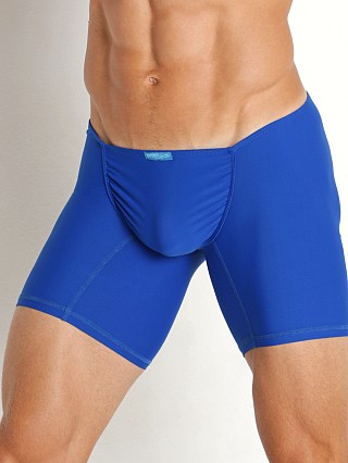 Model in cobalt blue Ergowear FEEL GR8 Midcut