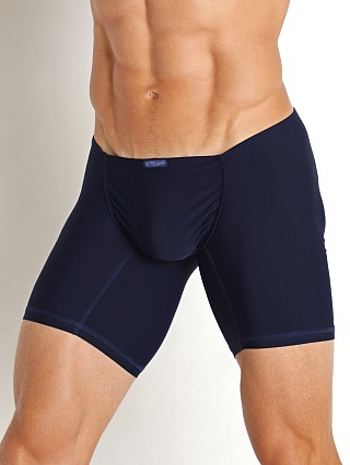 Model in night blue Ergowear FEEL GR8 Midcut