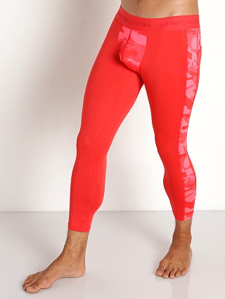 Model in red Timoteo Aero Sport 2.0 Compression Legging