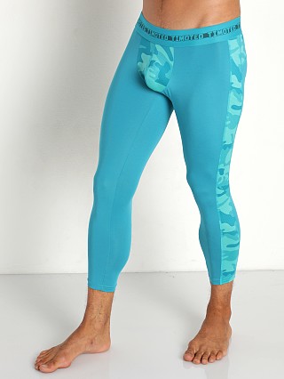 Model in turquoise Timoteo Aero Sport 2.0 Compression Legging