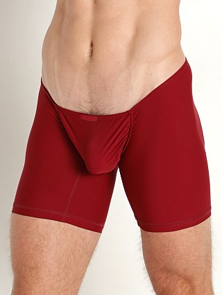 Model in burgundy Ergowear FEEL GR8 Midcut