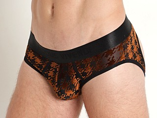 Model in bronze Modus Vivendi Houndstooth Backless Brief