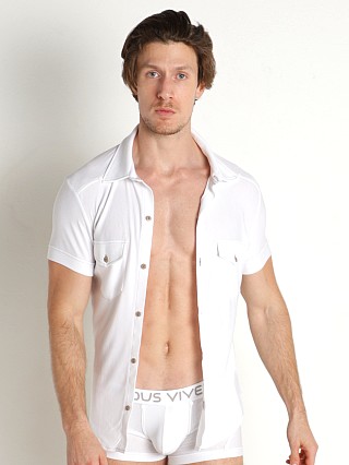 Model in white Modus Vivendi Jeans Shirt