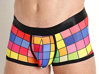 Model in multicolor Modus Vivendi Inclusive Trunk