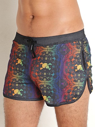 Model in print Skull & Bones Rainbow Bandana Mesh Short