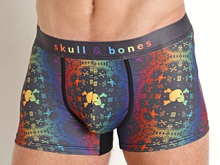 Model in print Skull & Bones Rainbow Bandana Trunk