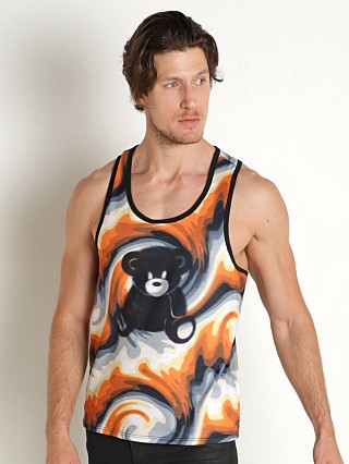 Model in print Skull & Bones Teddy Bear Tank Top