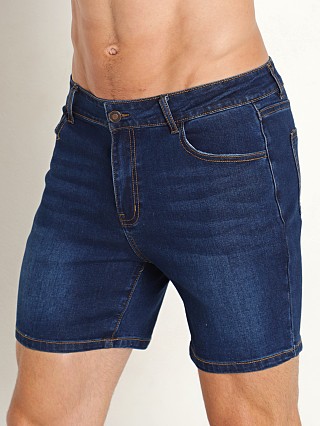 Model in indigo Timoteo Oceanside Denim Short