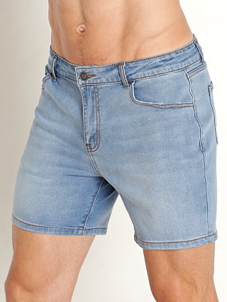 Model in light blue Timoteo Oceanside Denim Short