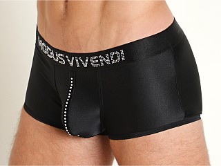 Model in black Modus Vivendi Flashy Trunk