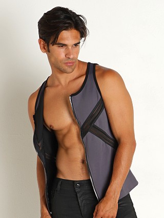 Model in dark grey STUD Komodo Zipper Tank