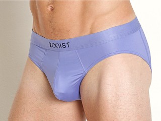 Model in lolite 2xist Sliq Brief